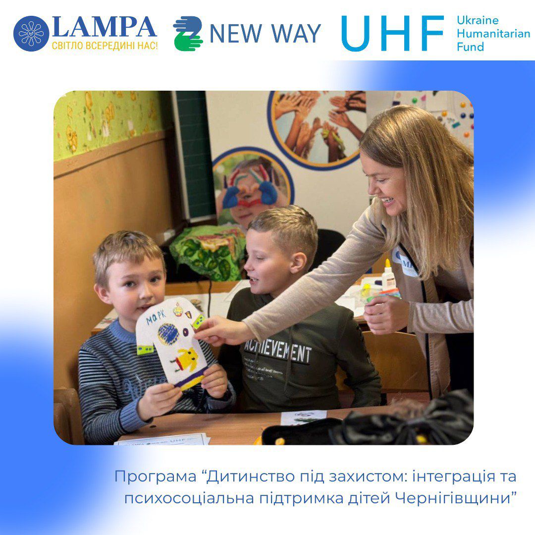 Фотографія діти нап занятті з працівницею